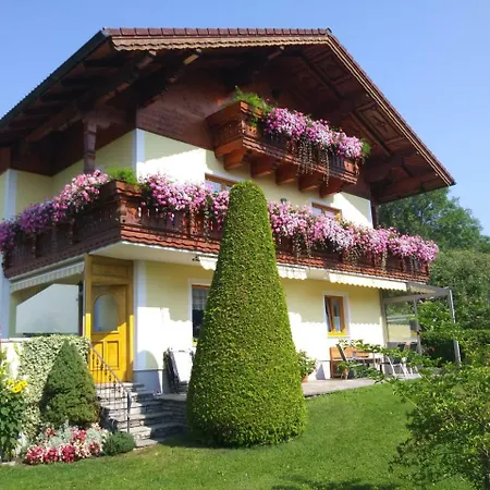 Eva Leitgeb Bed & Breakfast Faistenau